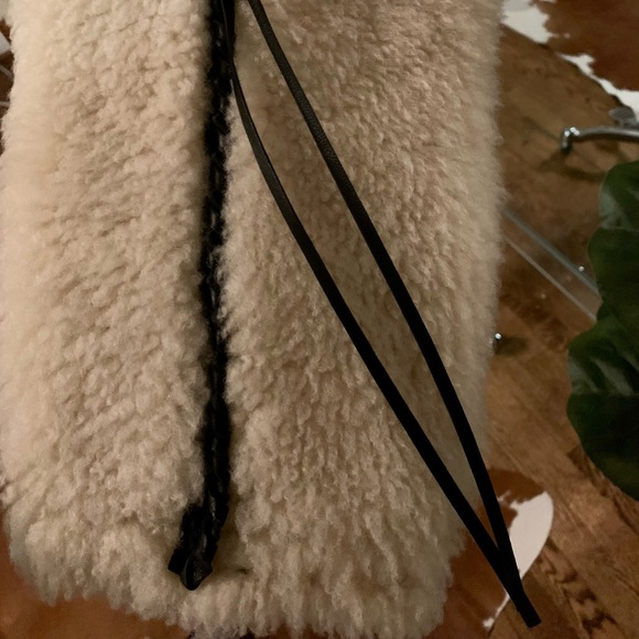 Absolutely stunning Coach 1941 Runway Shearling and leather coat! 😍 - Picture 5 of 13